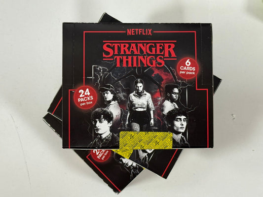 2025 PANINI Stranger Things This Is Our Story Trading Cards - Caja de 24 sobres